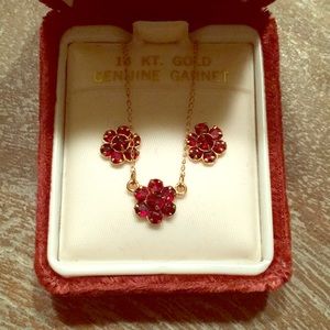 Earring and necklace set in 14 k gold